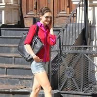 Katie Holmes chats on her cellphone whilst walking | Picture 73270